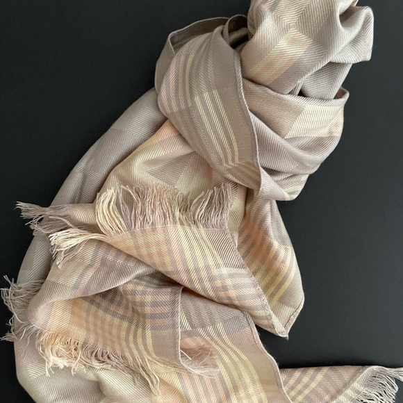 Liz Claiborne Accessories - Long acrylic table runner or scarf
